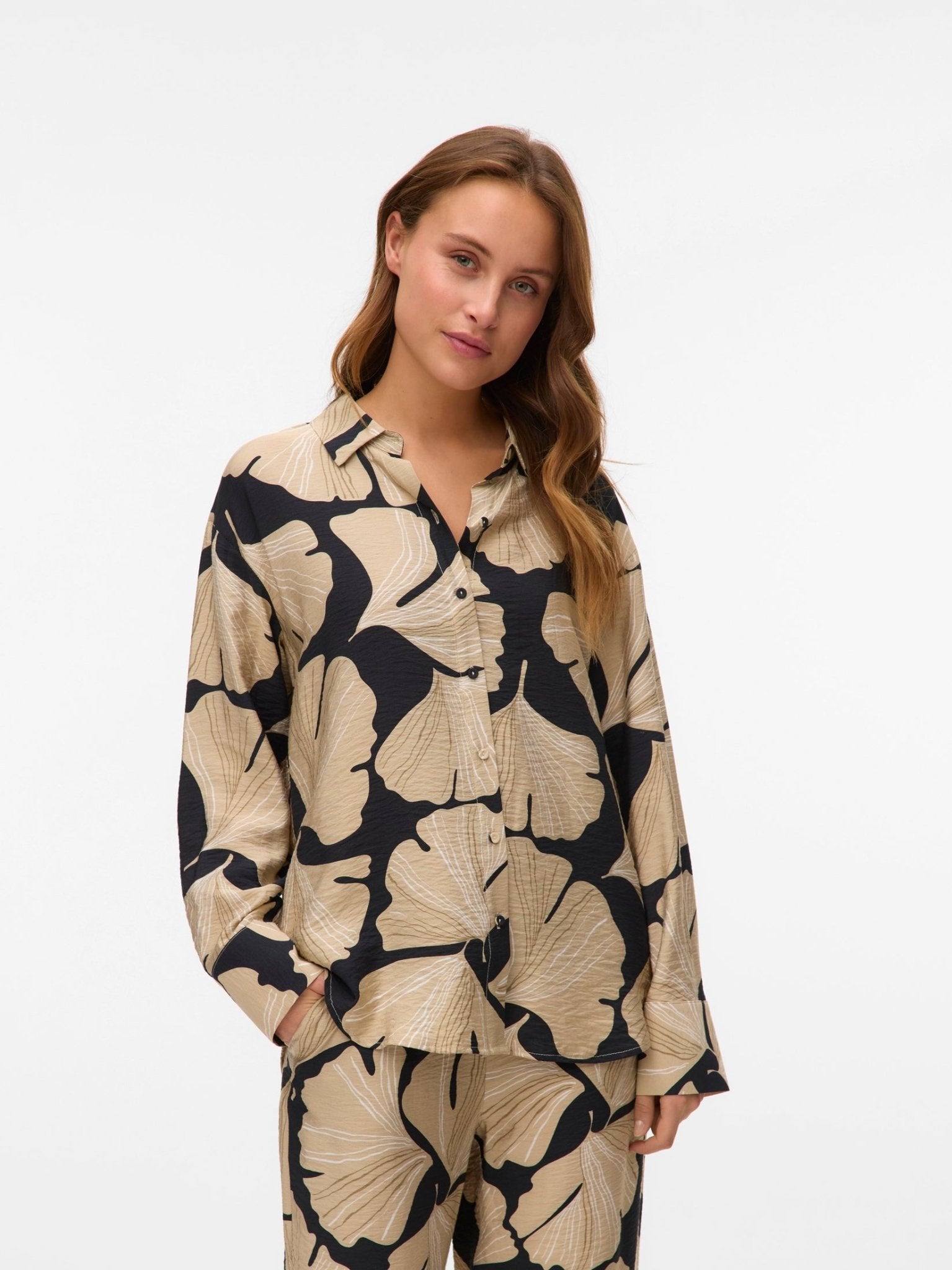 10332138 - VMLUCY IBEN LS OVERSIZE SHIRT WVN GA - Castelijn mode