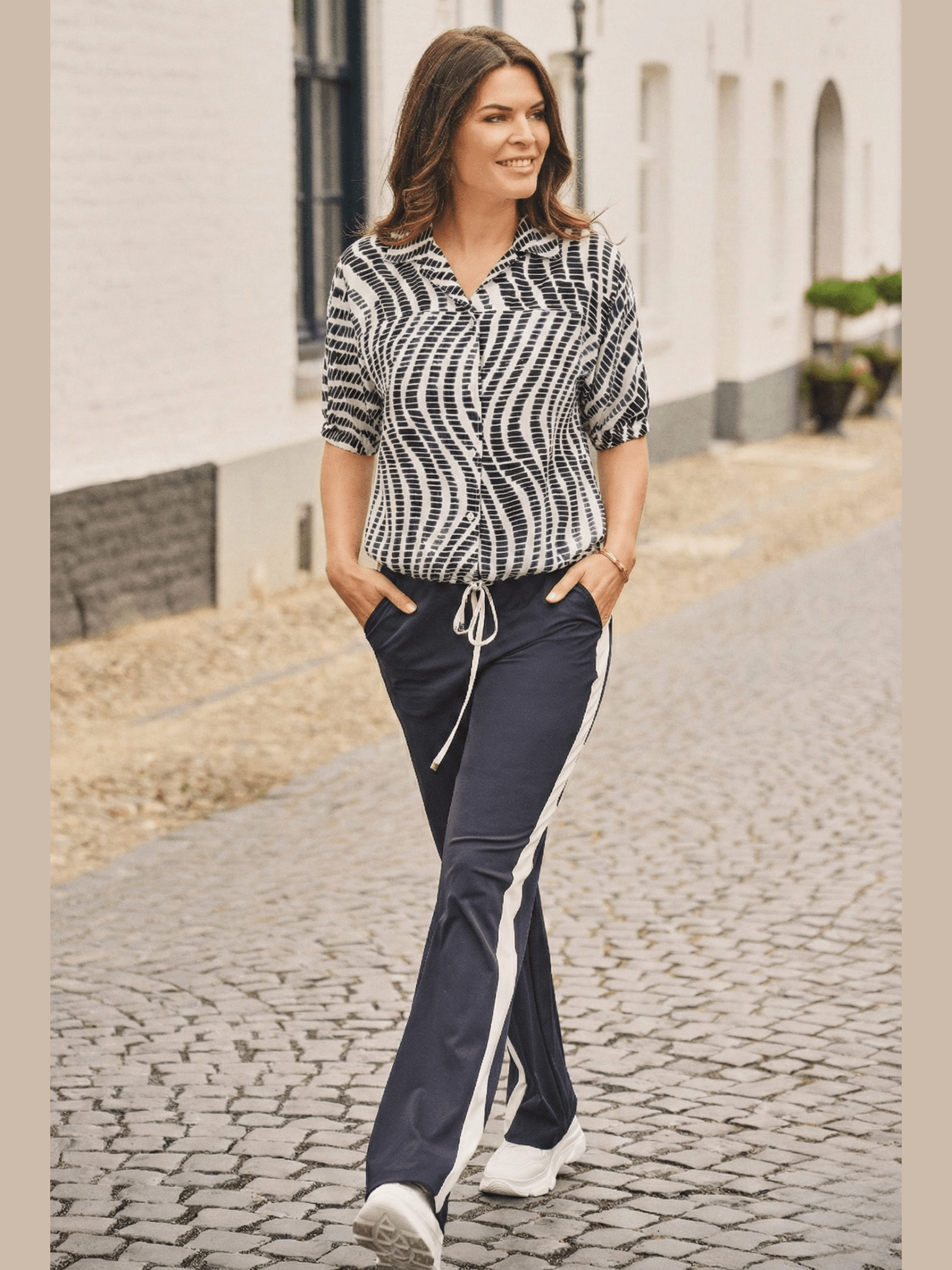 261Edith Blouse kit/donkerblauw - Castelijn mode