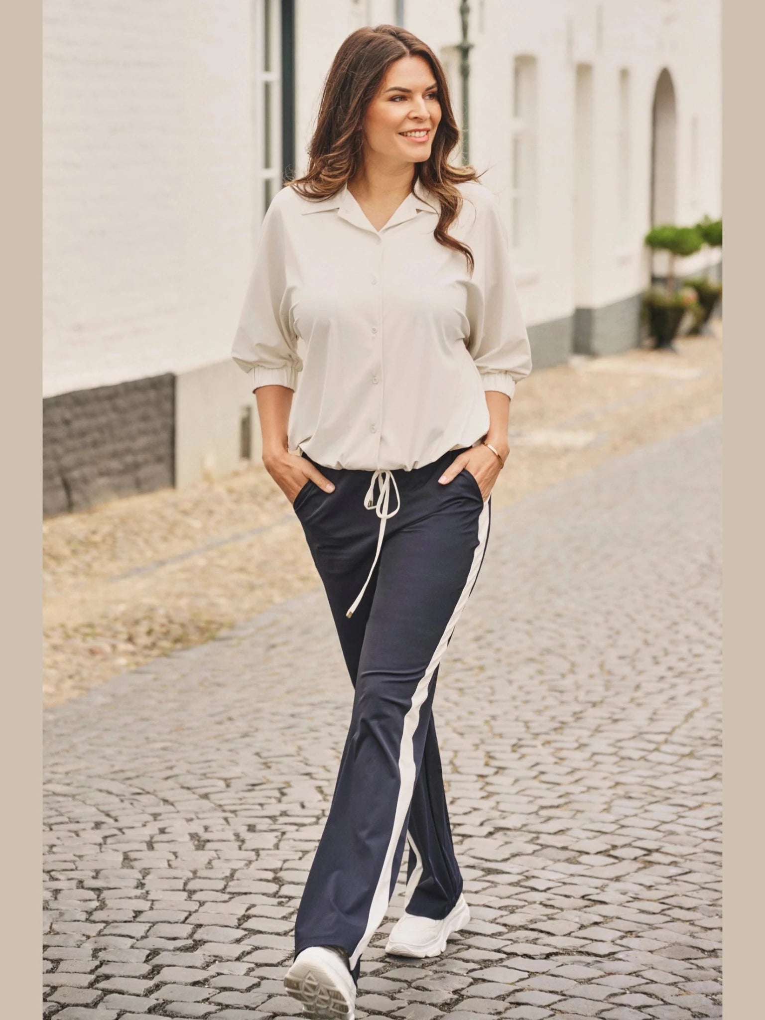 261Ronnie Blouse kit/donkerblauw - Castelijn mode