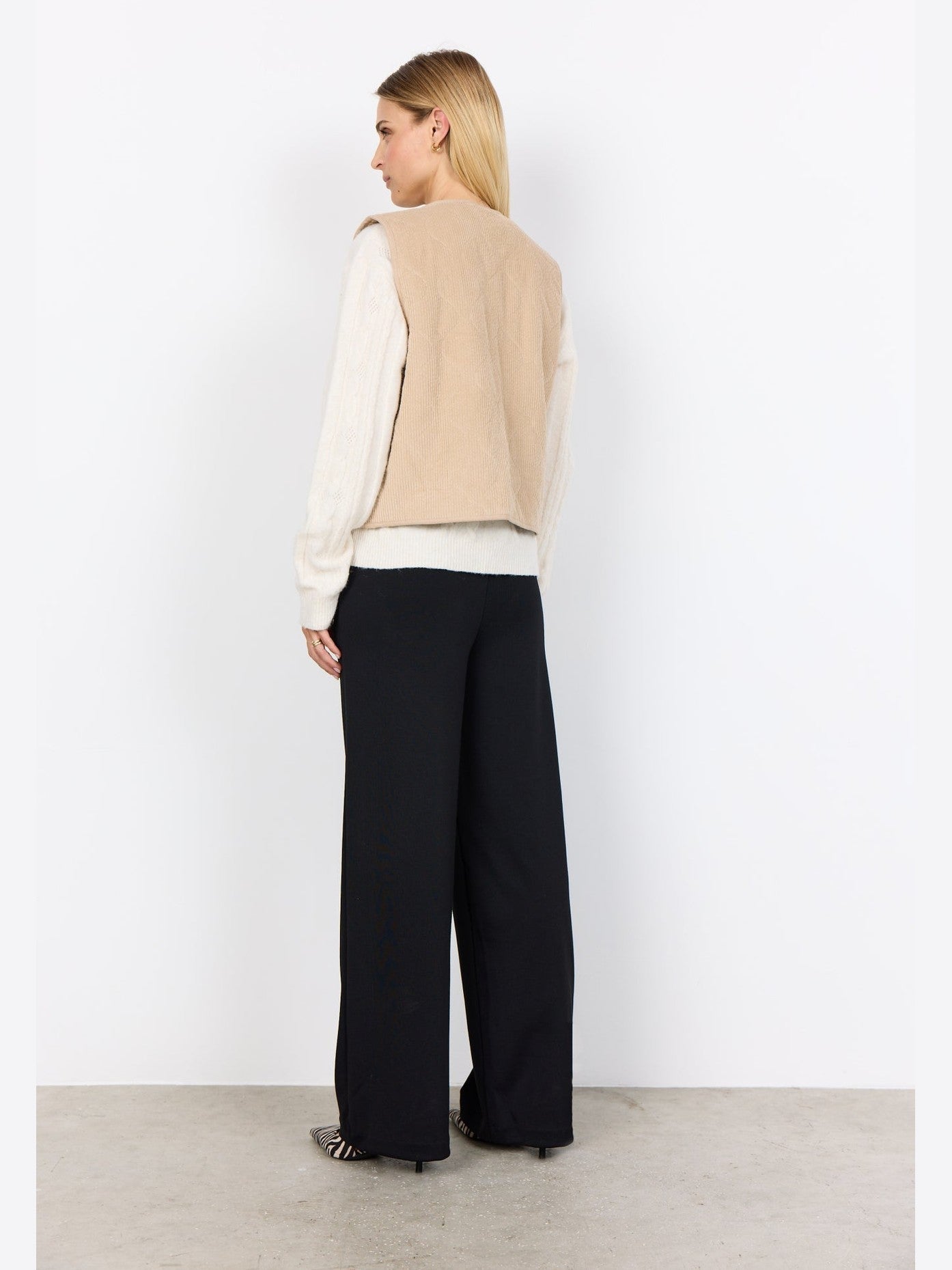 41366 - 8008 SC - BINDI 17 - Castelijn mode