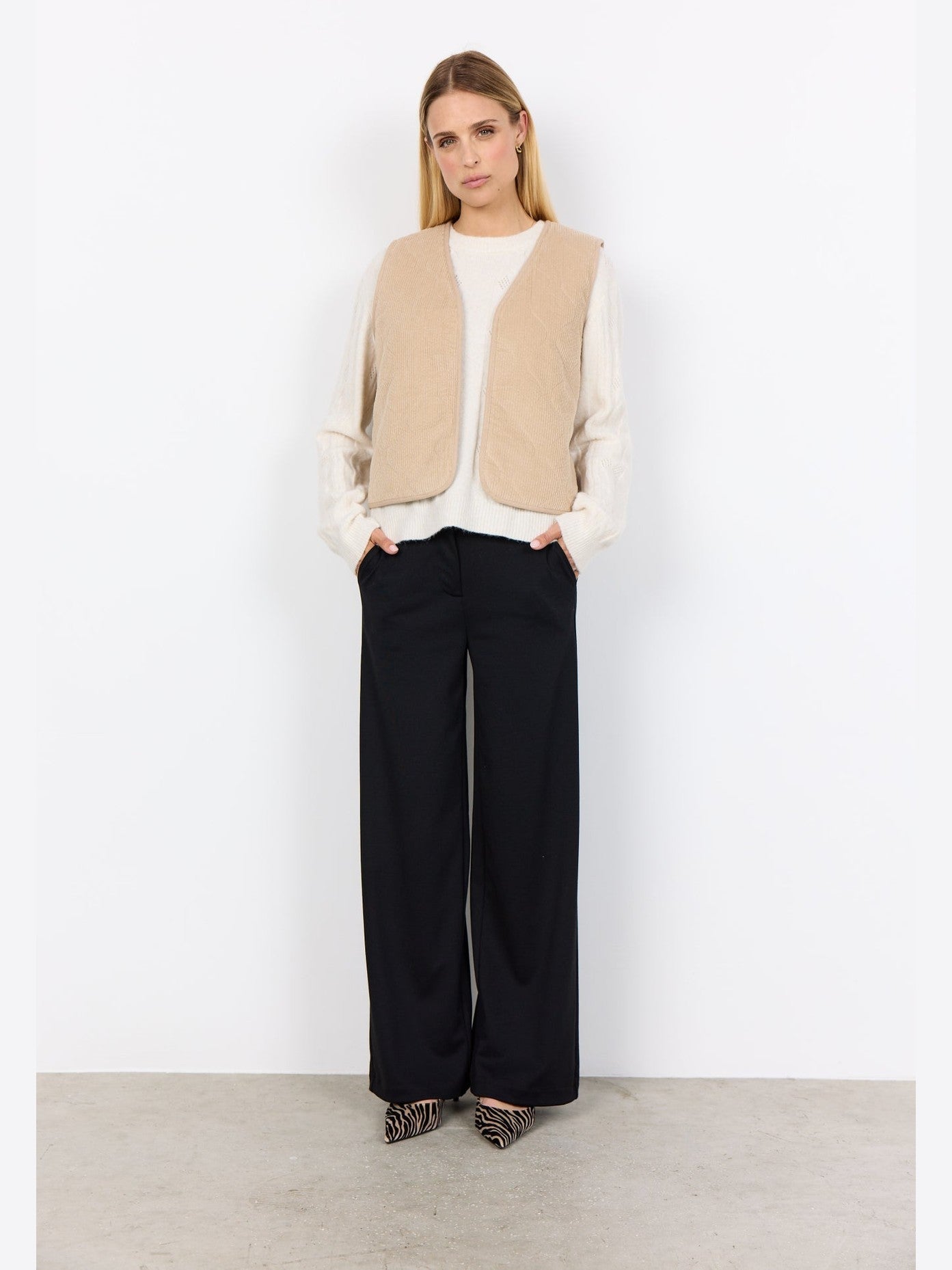 41366 - 8008 SC - BINDI 17 - Castelijn mode