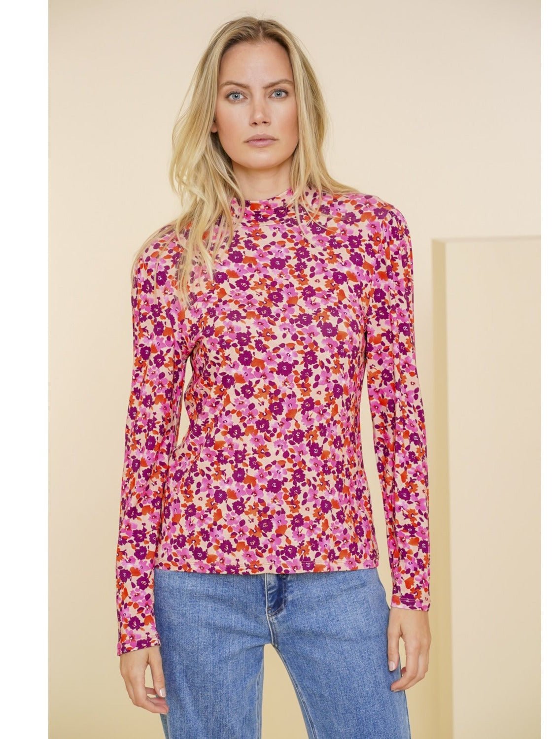 42902 - 40 000420 T-shirt AOP flowers - Castelijn mode