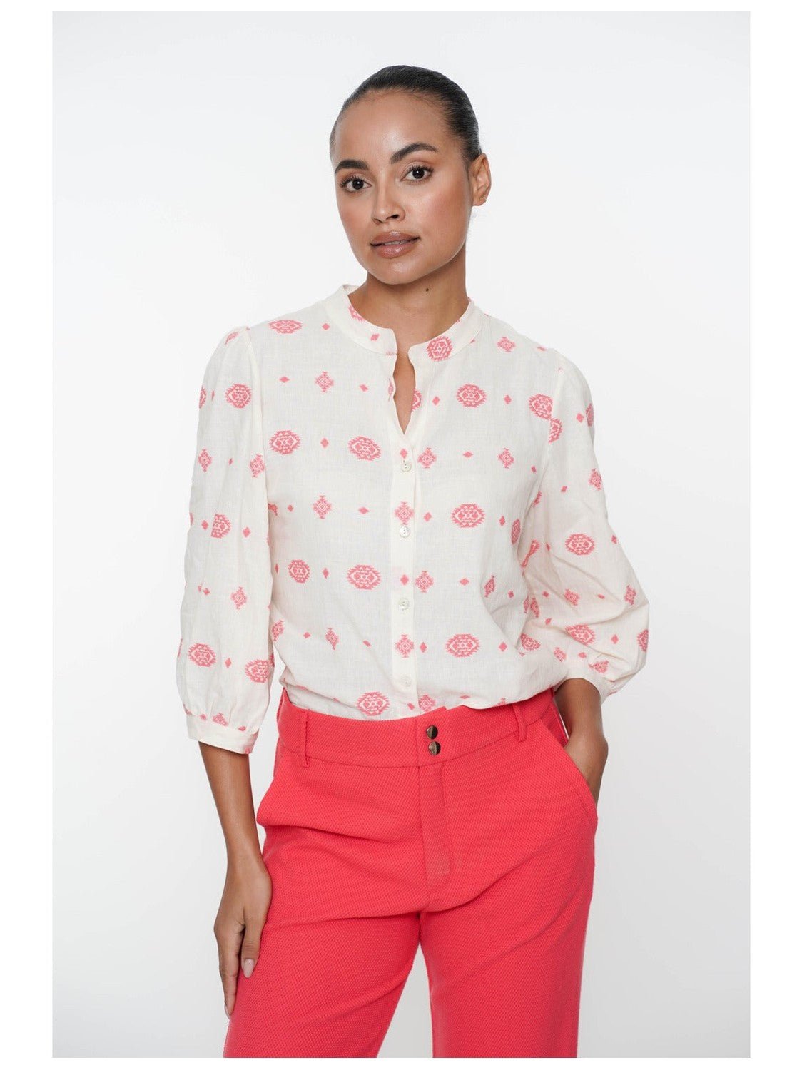 53176 - 70 000010 off - white/coral Blouse embroidery - Castelijn mode