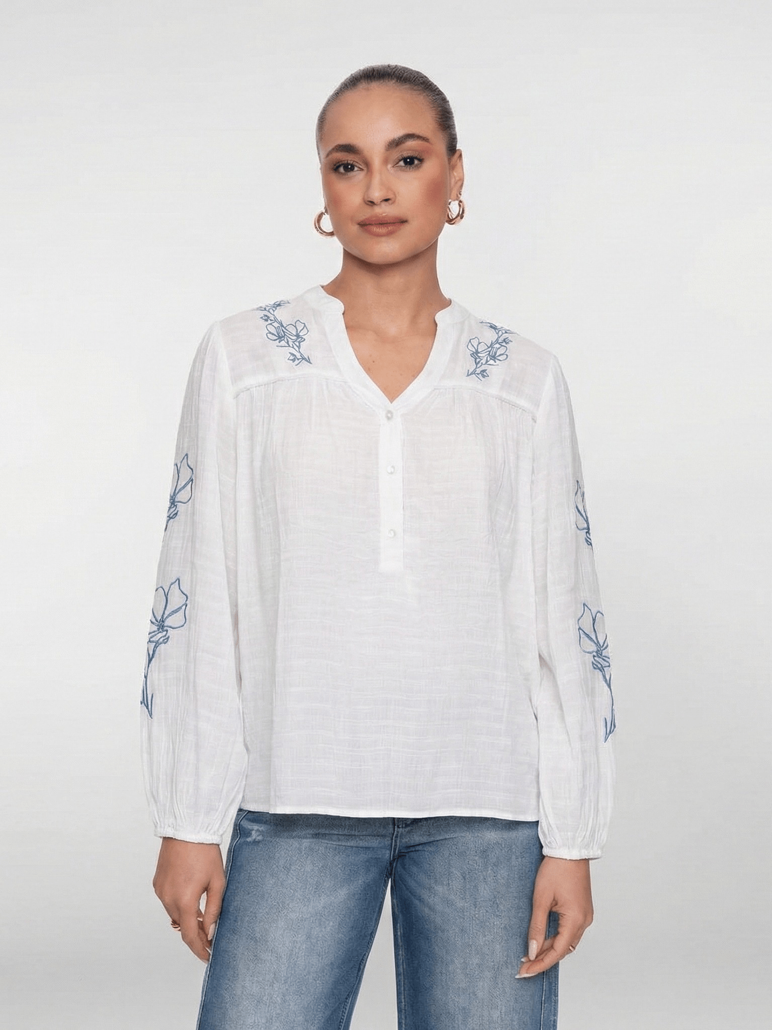 63069 - 14 0 Blouse wit met borduursel - Castelijn mode