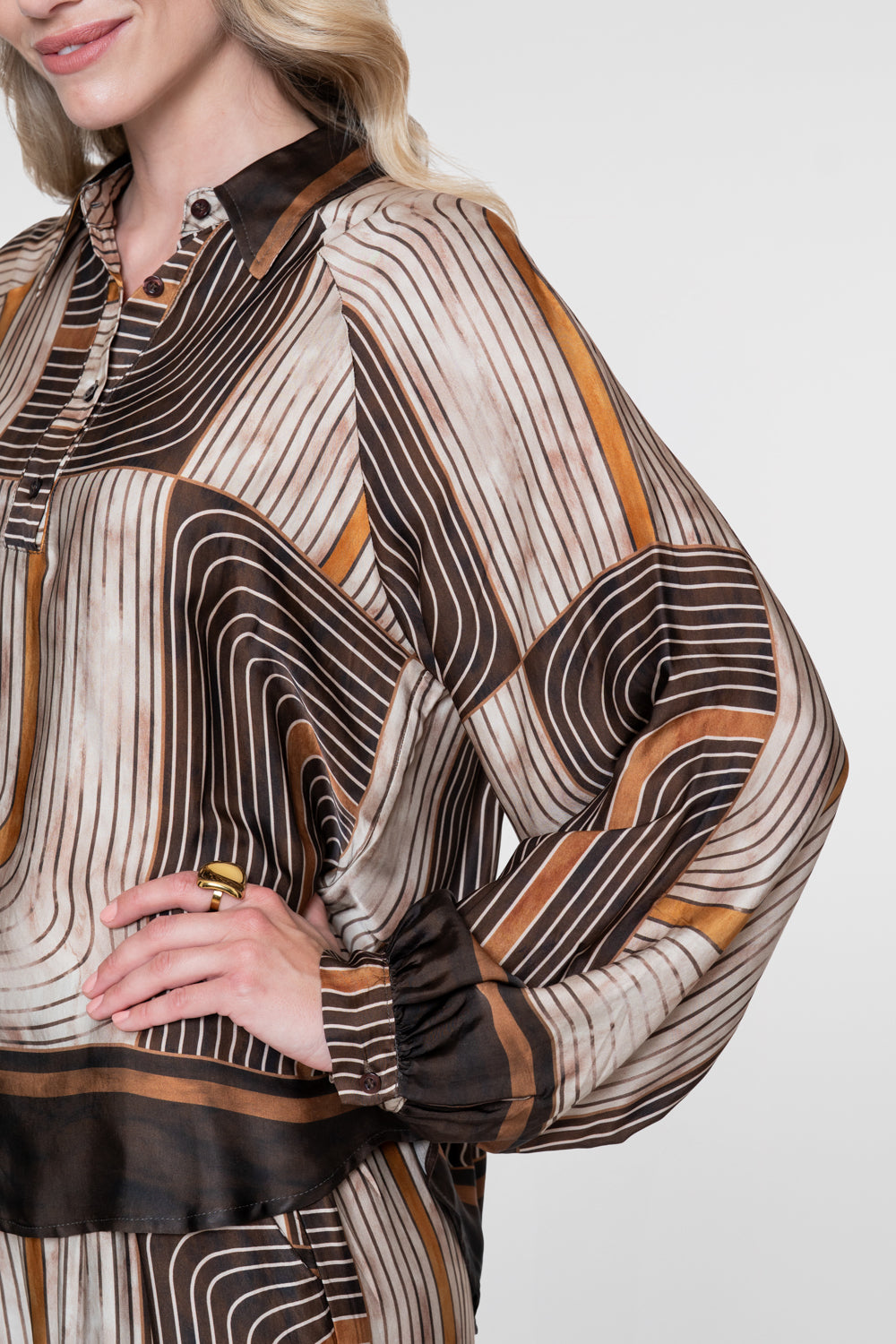 Blouse Satijn Retroprint Bruin/Zand