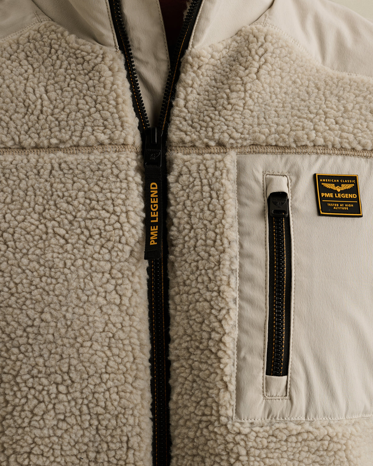PME Legend jas grijs – Sherpa Hybrid Jacket borstzak detail