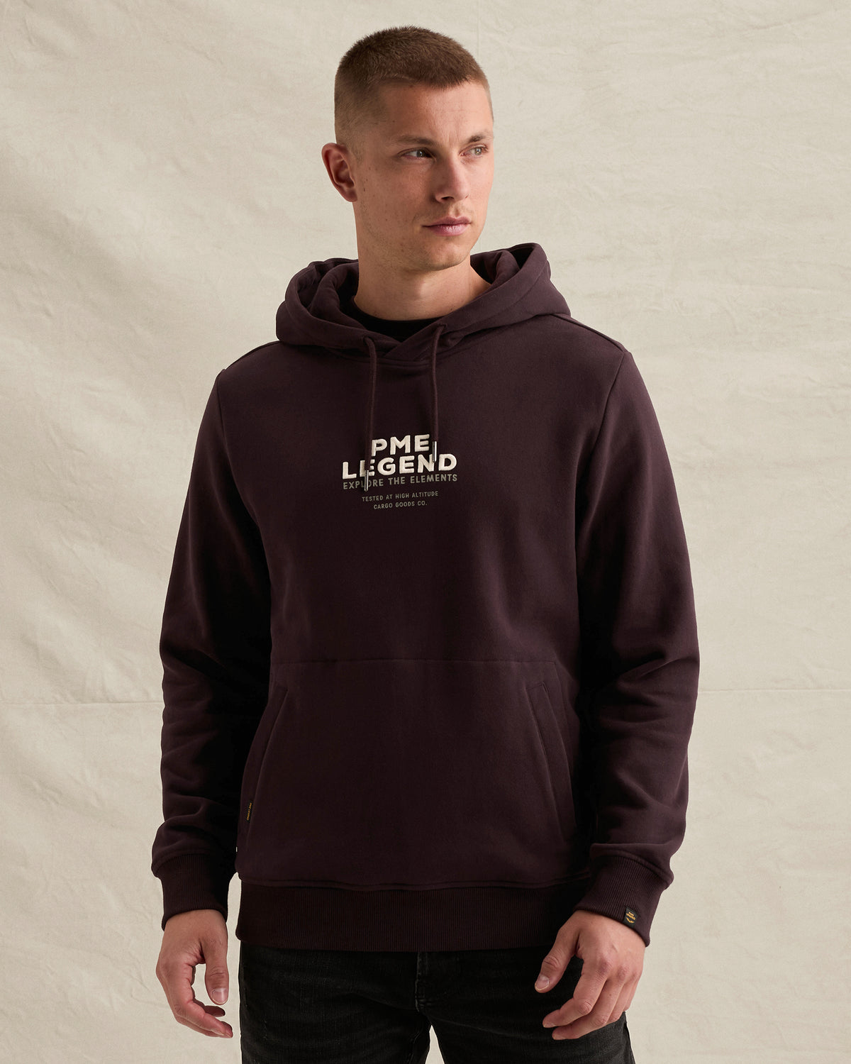 PME Legend hoodie aubergine – detail artwork borst