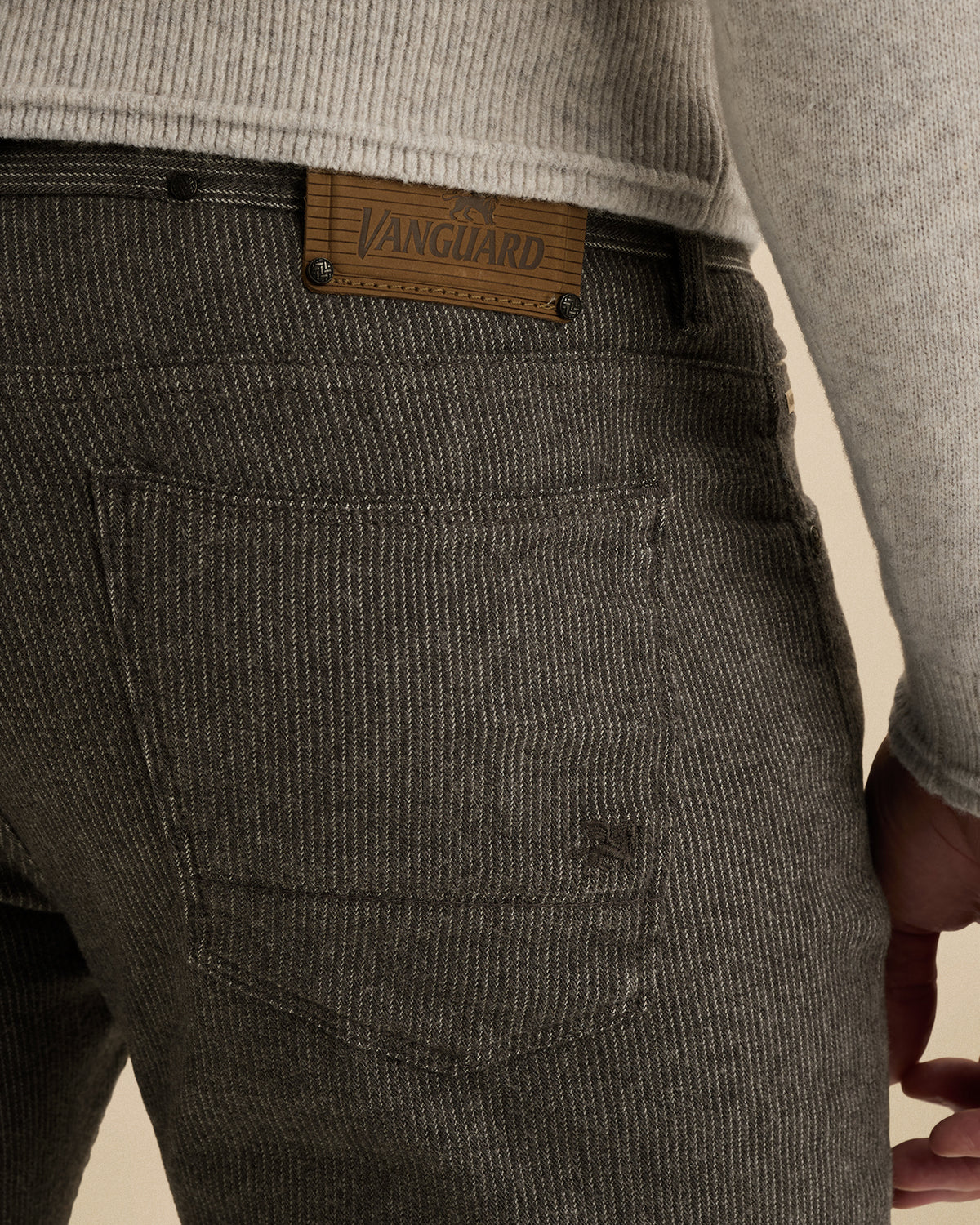 Vanguard V7 broek grijs – draagbeeld voor
