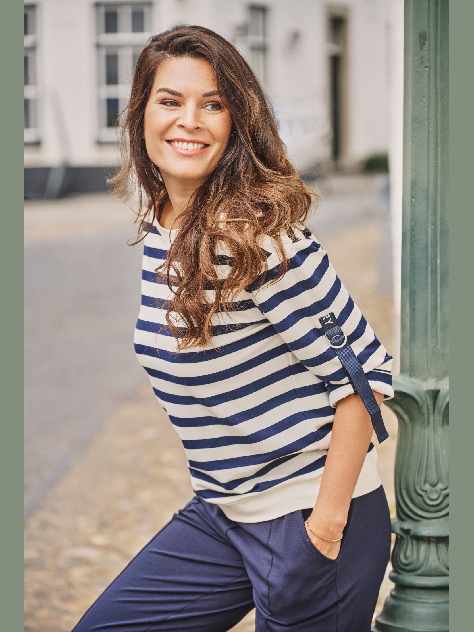 261Manon Trui kit/donkerblauw