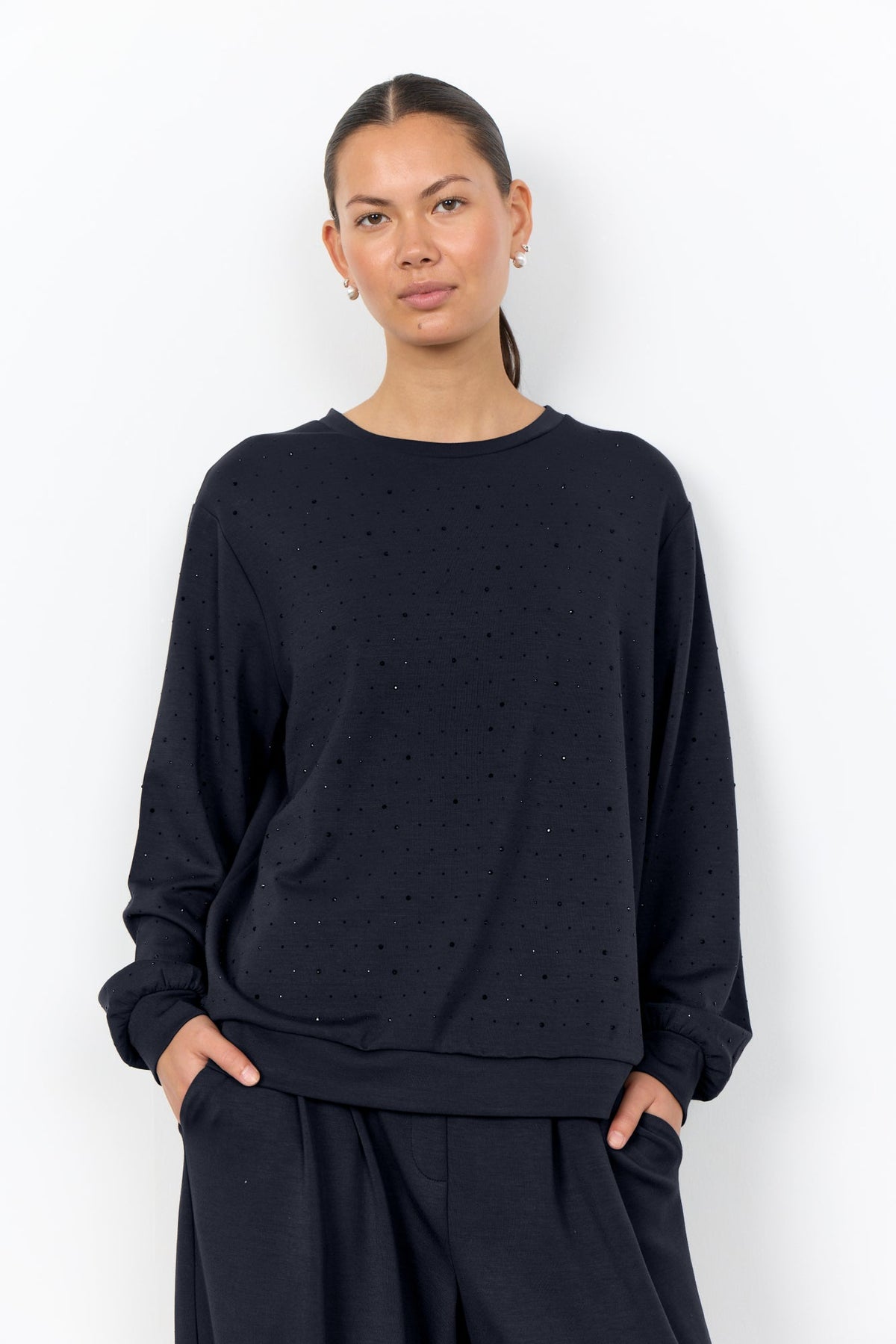 Banu Sweater Steentjes Zwart - Castelijn mode