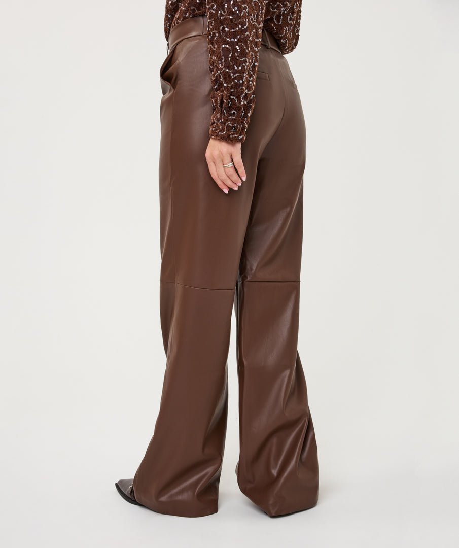 Broek Wijd Leatherlook Bruin - Castelijn mode