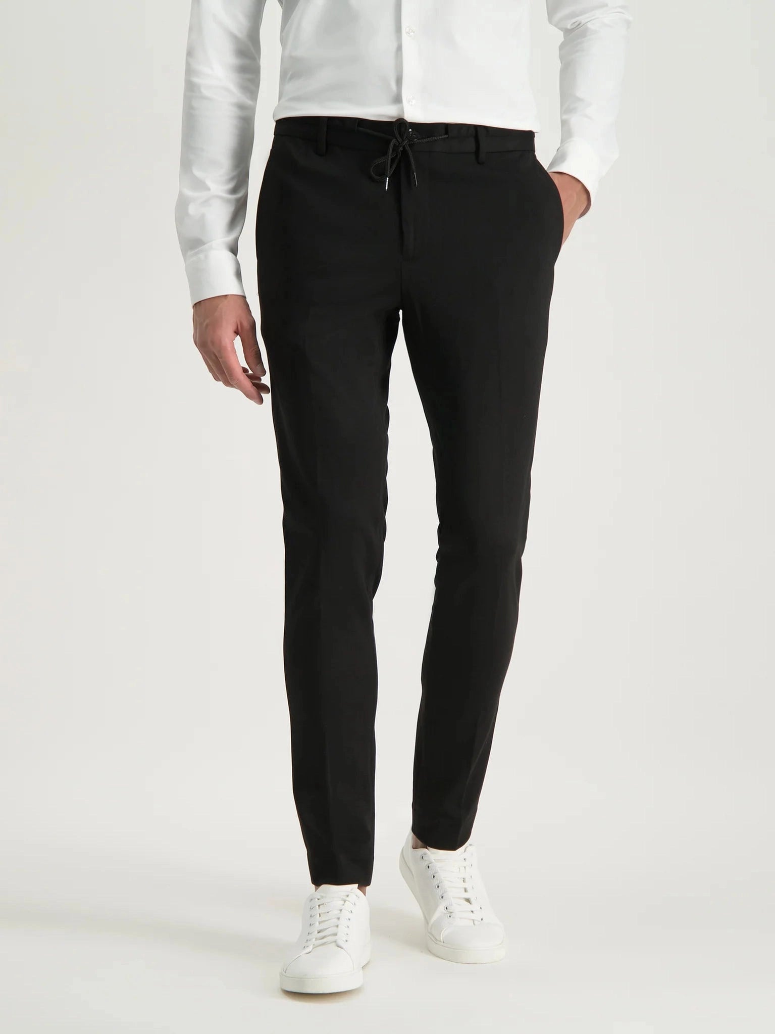 CBIW20 - M24 Chino zwart - Castelijn mode