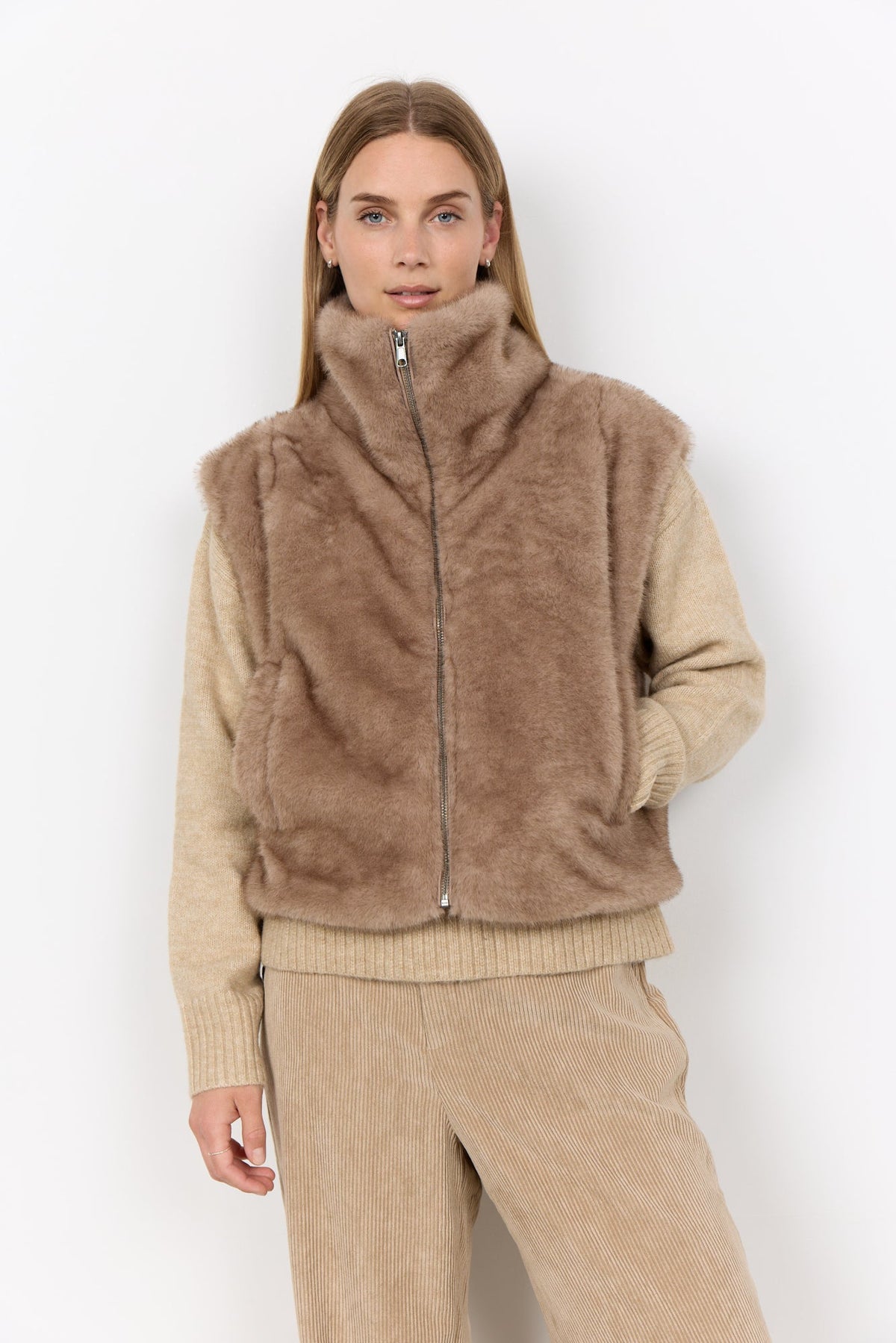 Haye Bodywarmer Fake Fur Camel - Castelijn mode