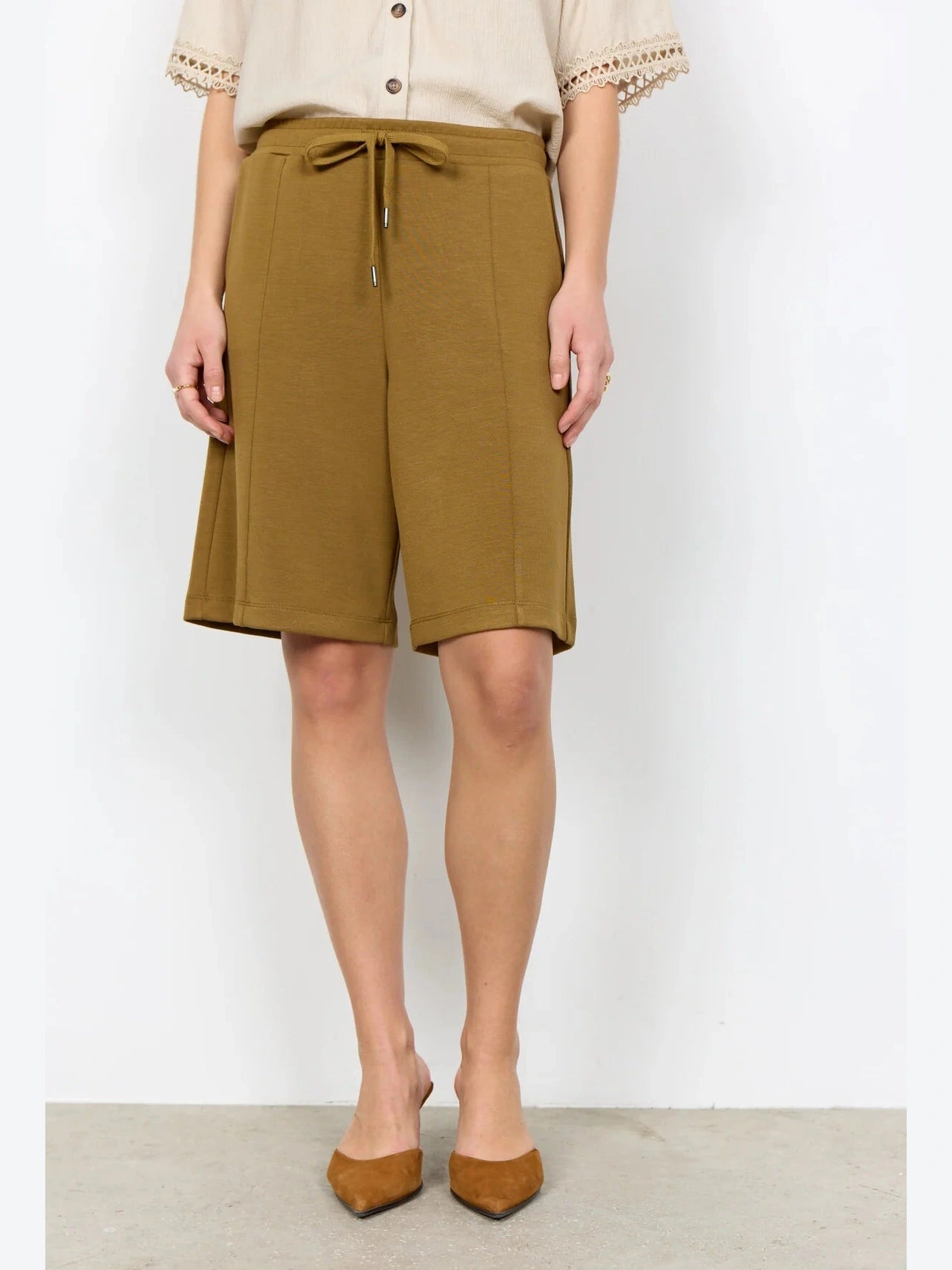 SC - BANU 304 Shorts olijf - Castelijn mode