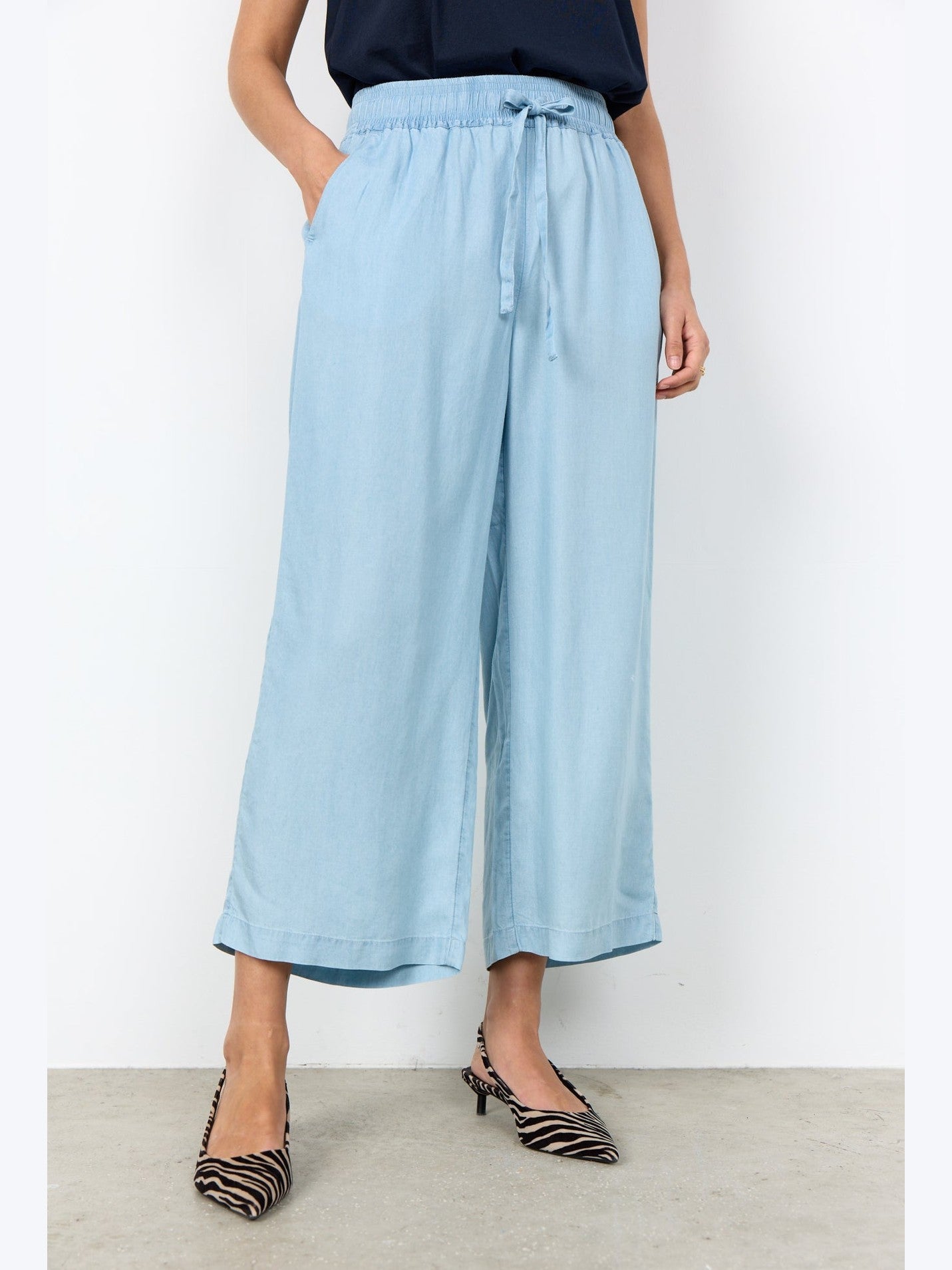 SC - LIV 25 - C Broek lichtblauw - Castelijn mode