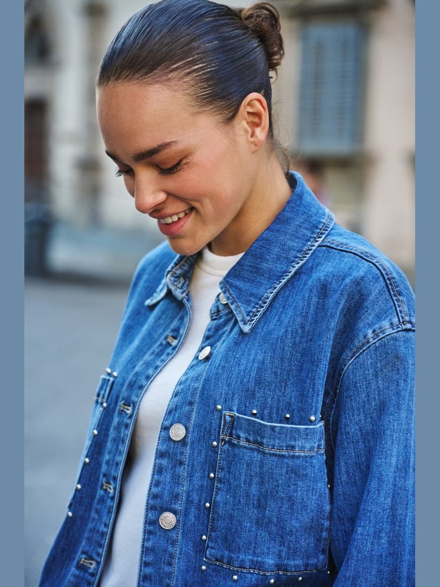SP26.12016 Denim blouse met studs - Castelijn mode