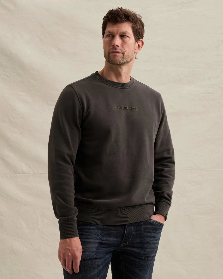 Sweater Garment Dye Donkerbruin - Castelijn mode