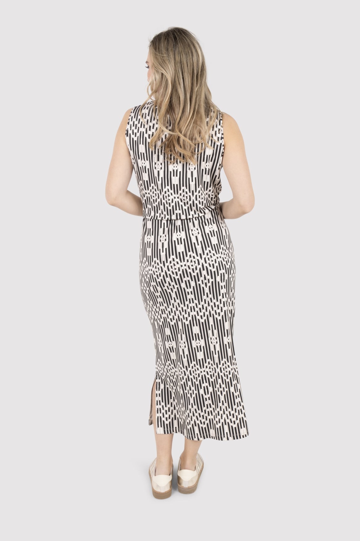 Zwart sand jurk Marlou met stretch - Castelijn mode