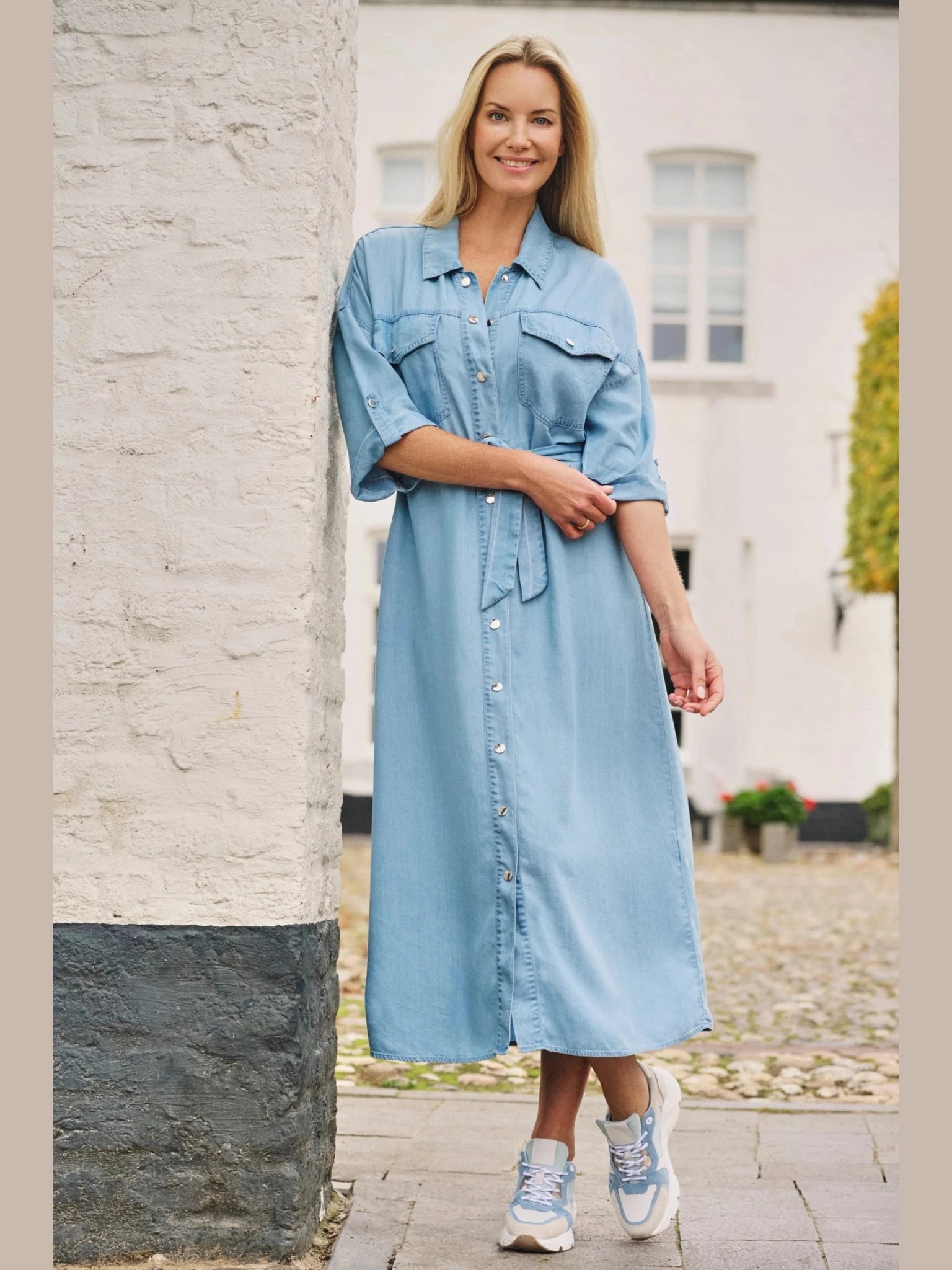 261Roos Jurk licht denim - Castelijn mode