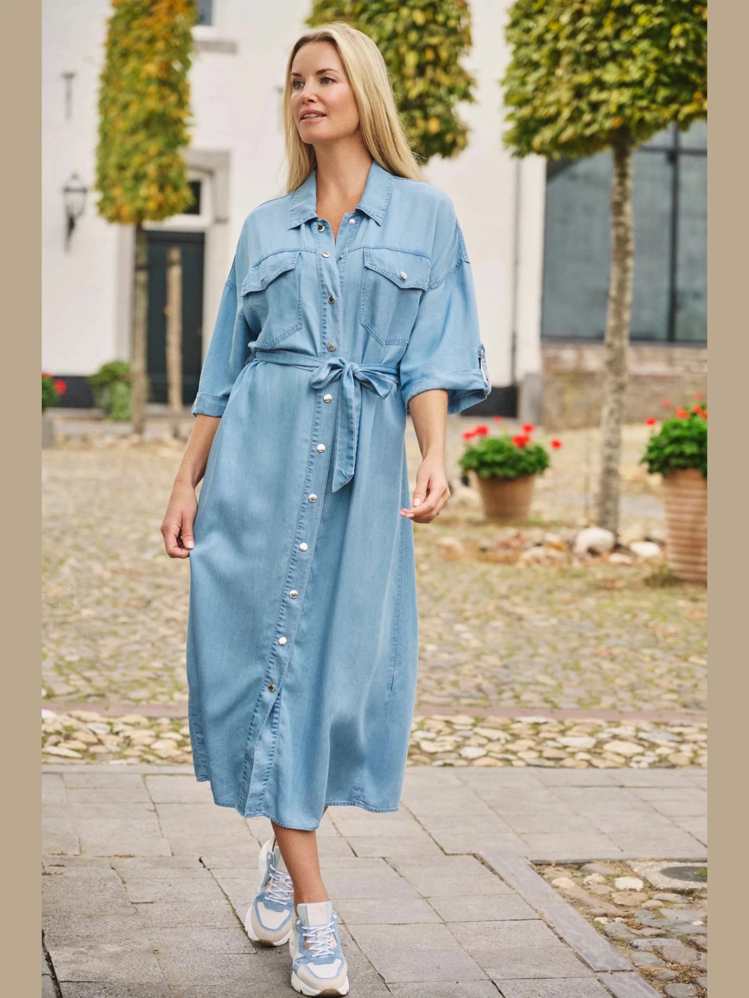 261Roos Jurk licht denim - Castelijn mode