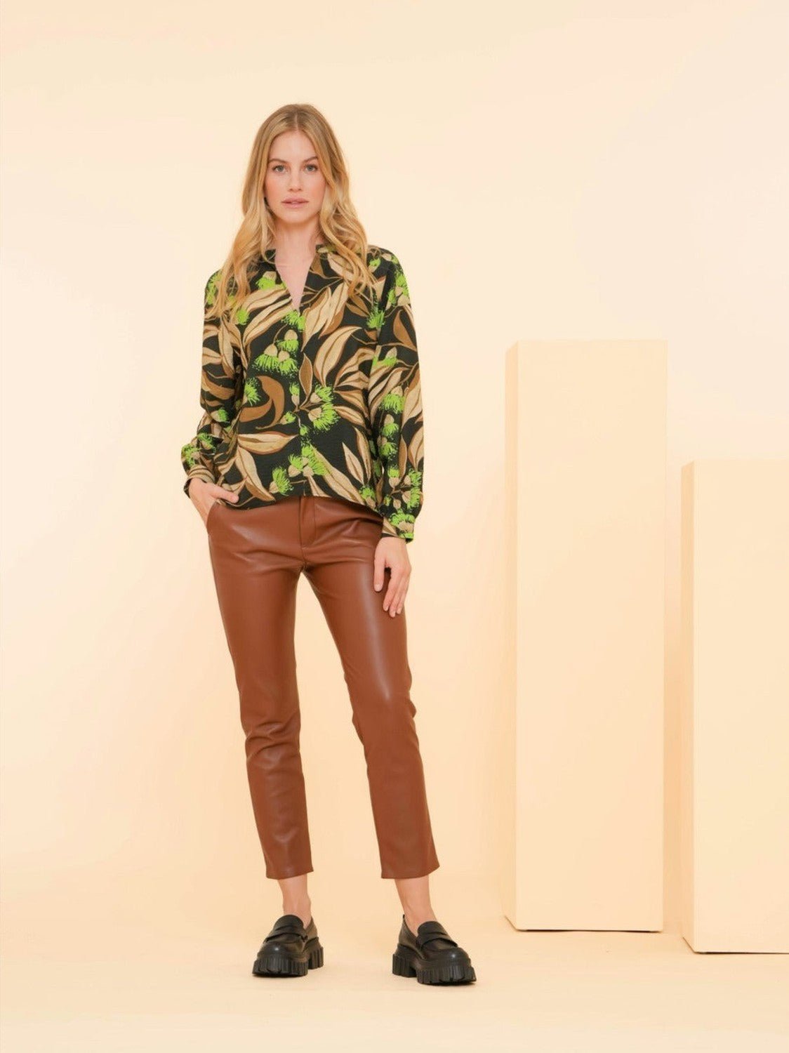 41840 - 19 000740 cognac Pants pu - Castelijn mode