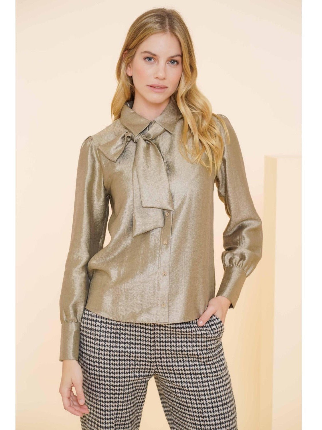 43850 - 32 Blouse detachable strap gold - Castelijn mode