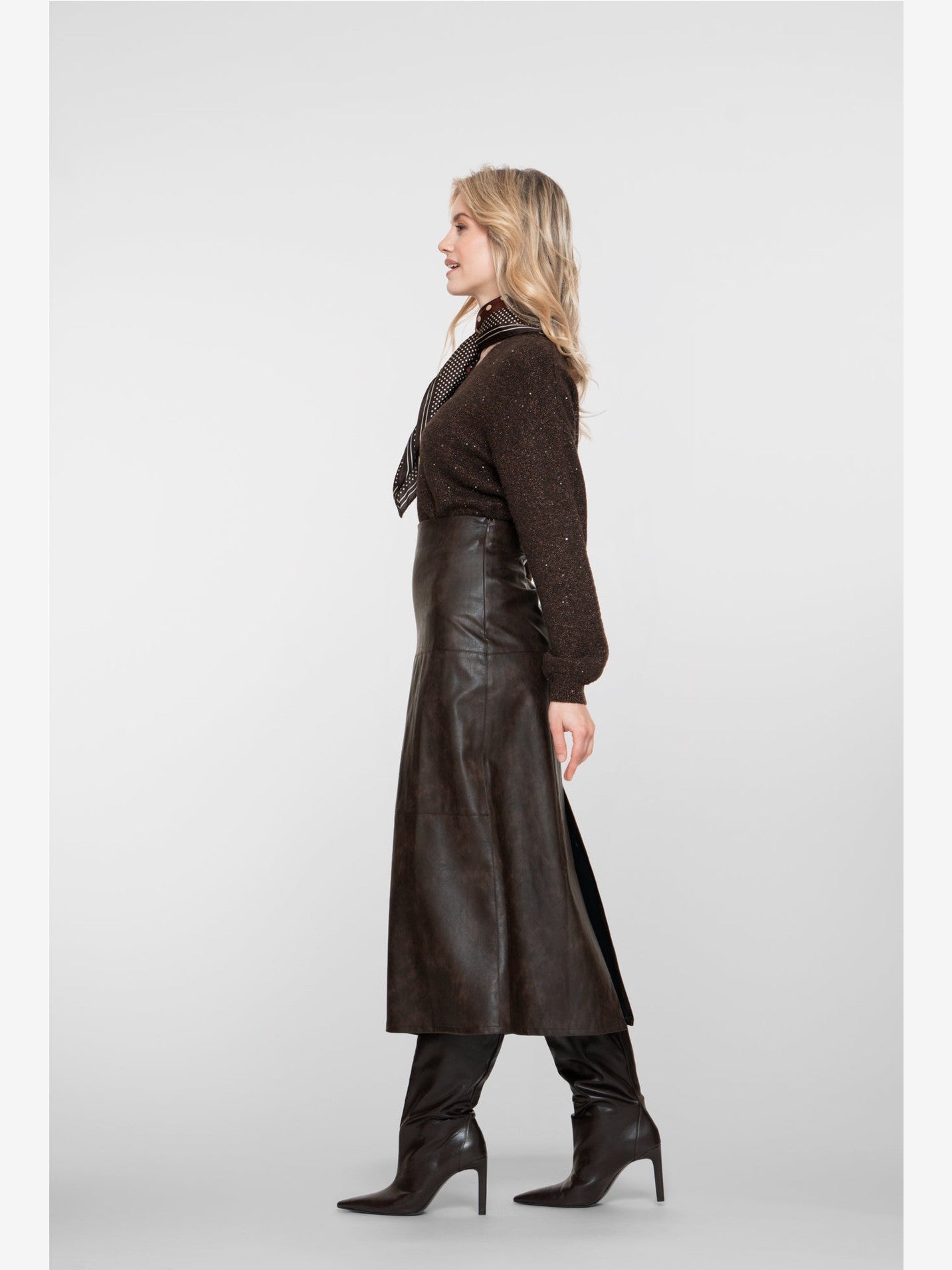 56503 - 10 775 Skirt PU bruin - Castelijn mode