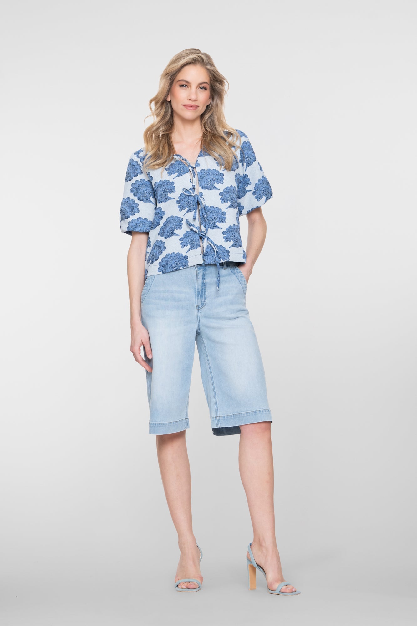 61323 - 10 Jeans Short Lichtblauw - Castelijn mode