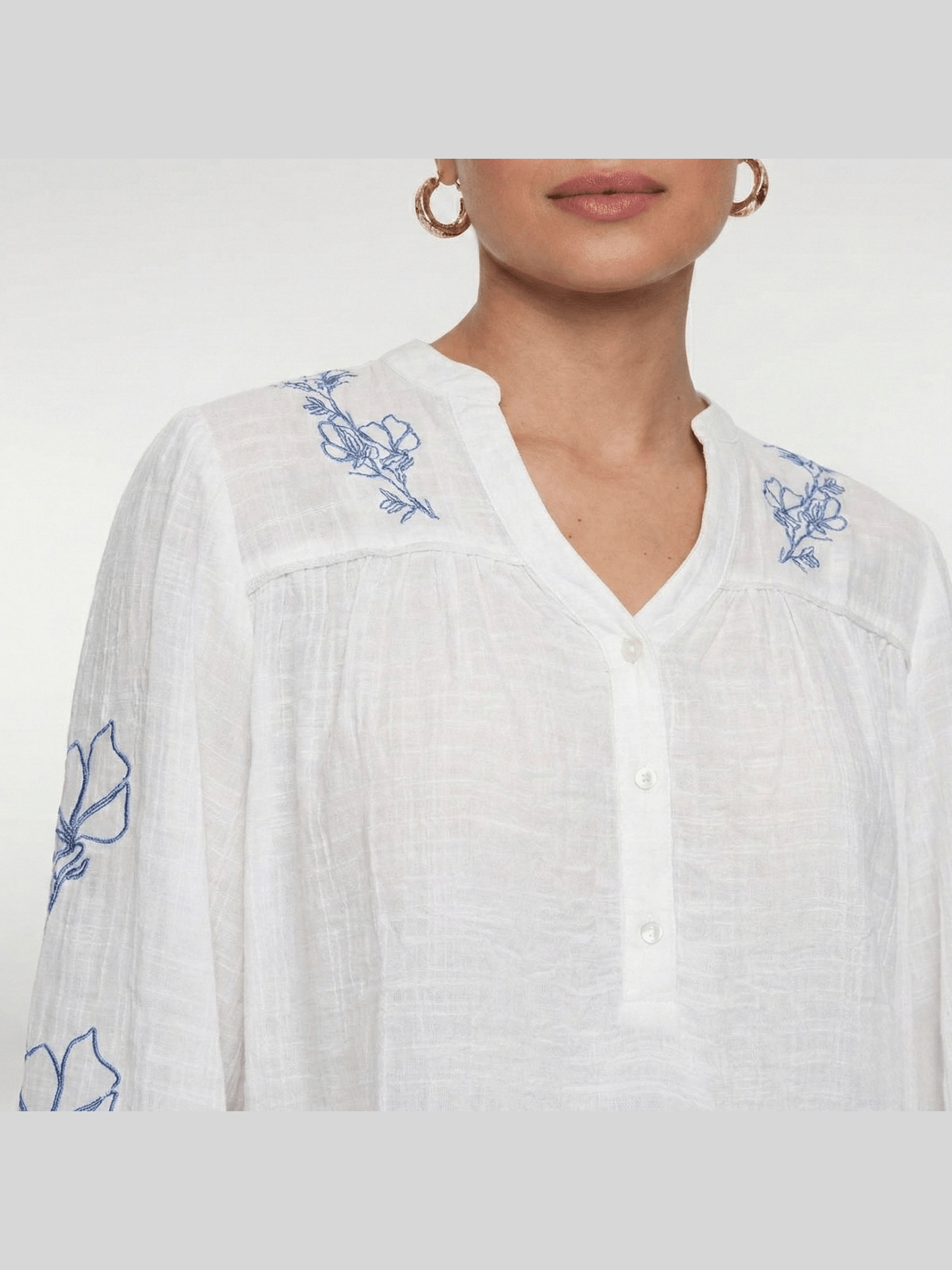 63069 - 14 0 Blouse wit met borduursel - Castelijn mode