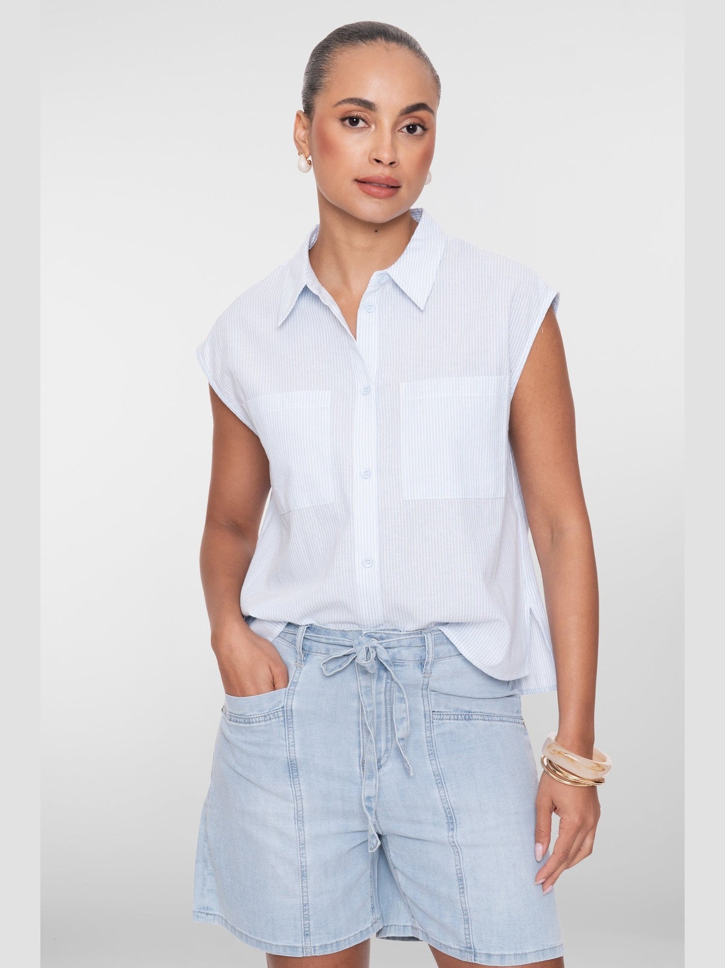 63414 - 14 Blouse Pinstripe Lichtblauw - Castelijn mode