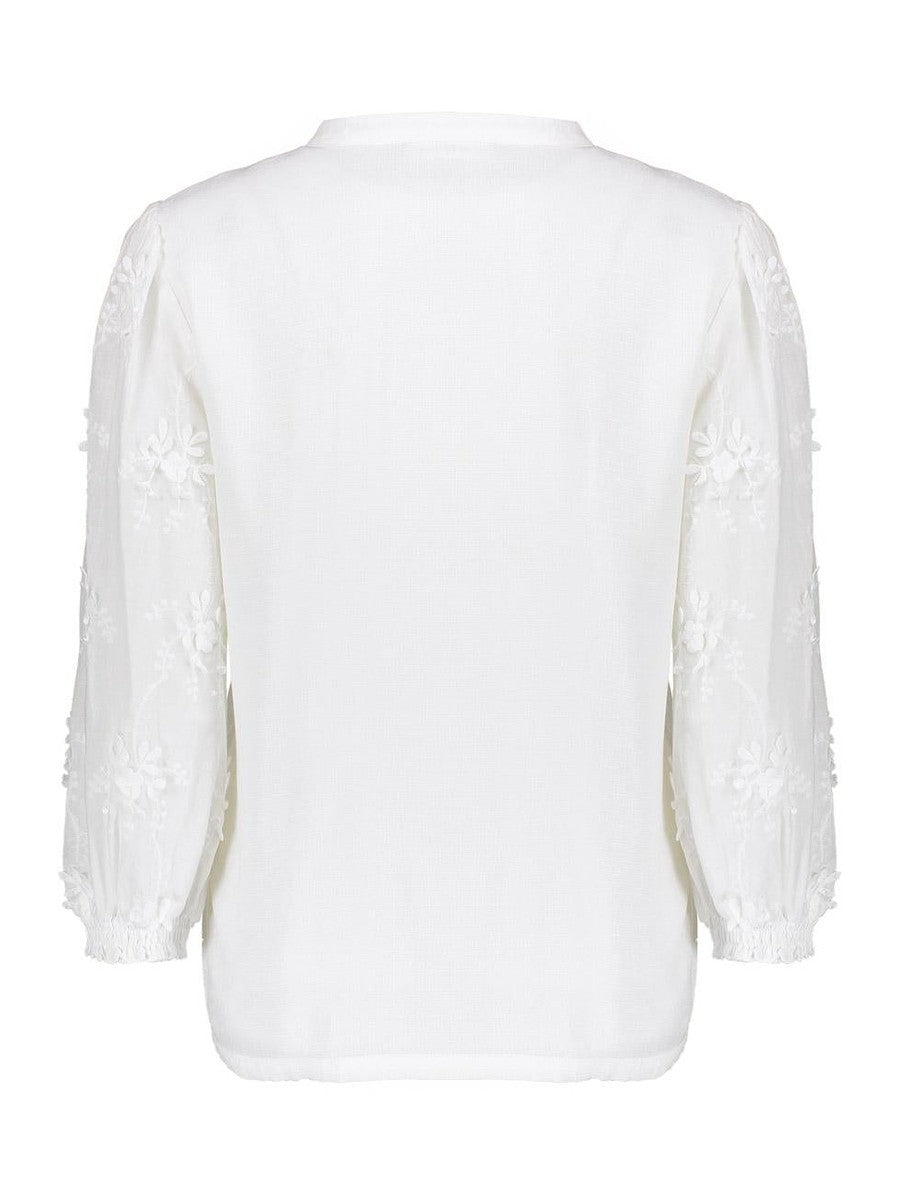 63230-26 10 Blouse met borduursel