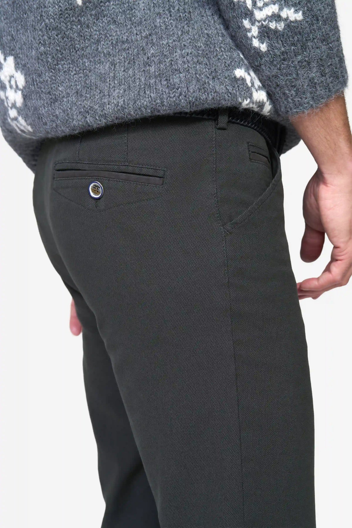 Meyer Chicago chino antraciet – detail van de microstructuur