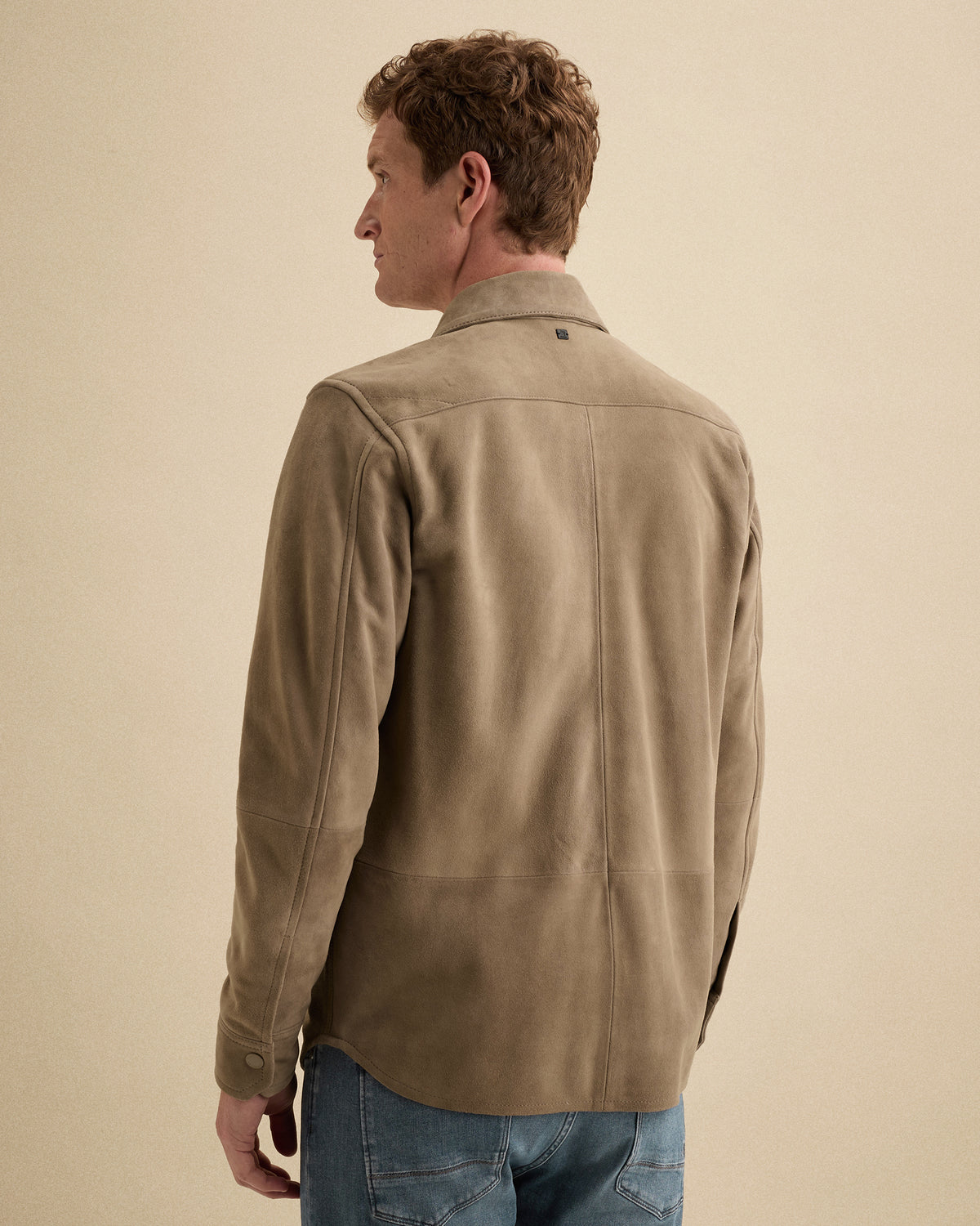 Vanguard suède overshirt beige – achterkant met kent kraag