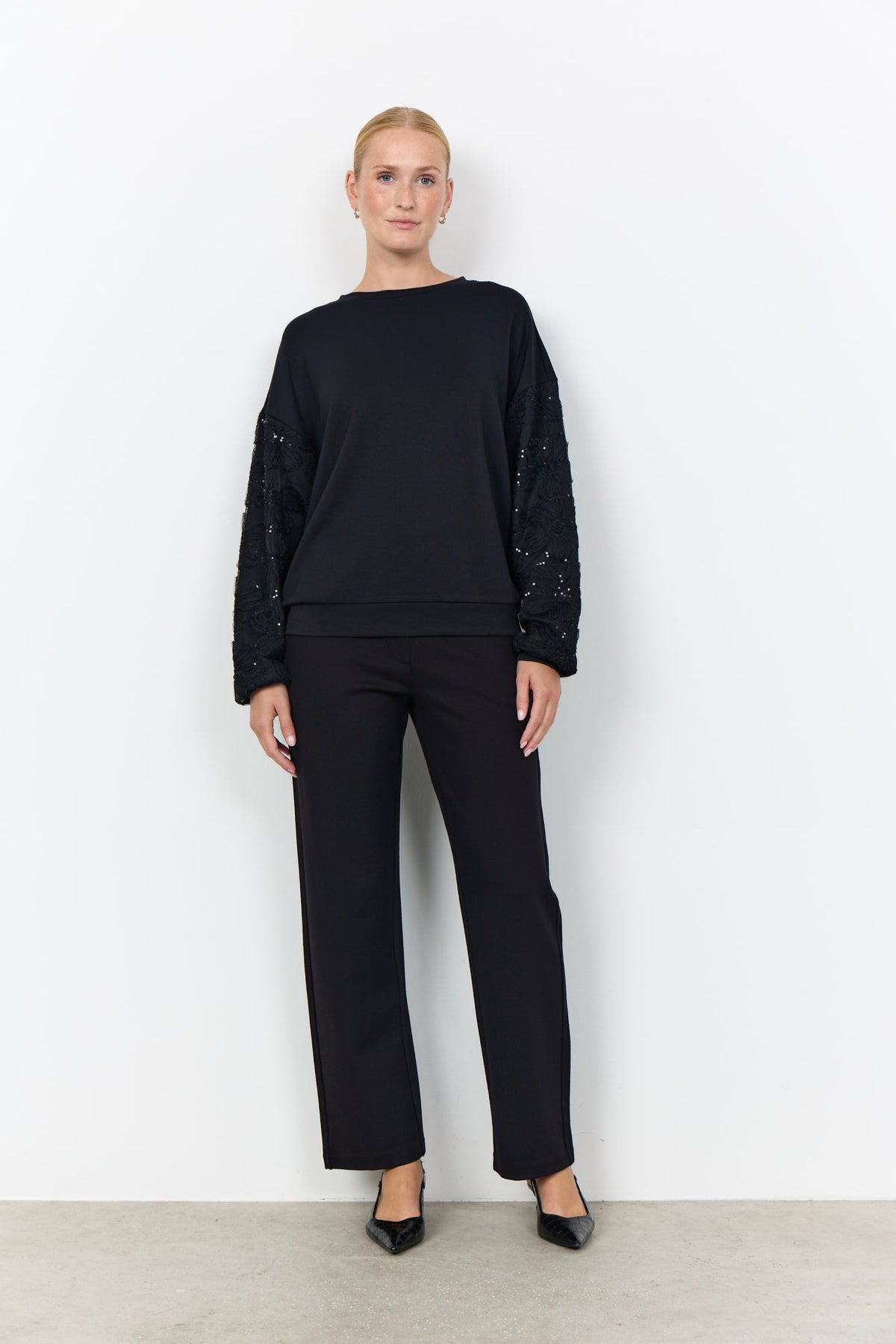 Banu Sweater Bloemenkant Zwart - Castelijn mode