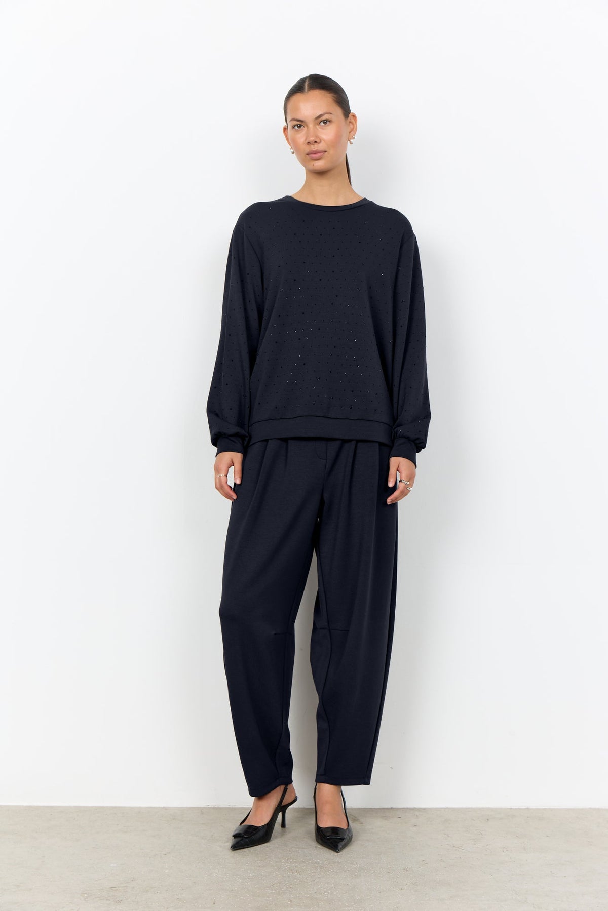 Banu Sweater Steentjes Zwart - Castelijn mode