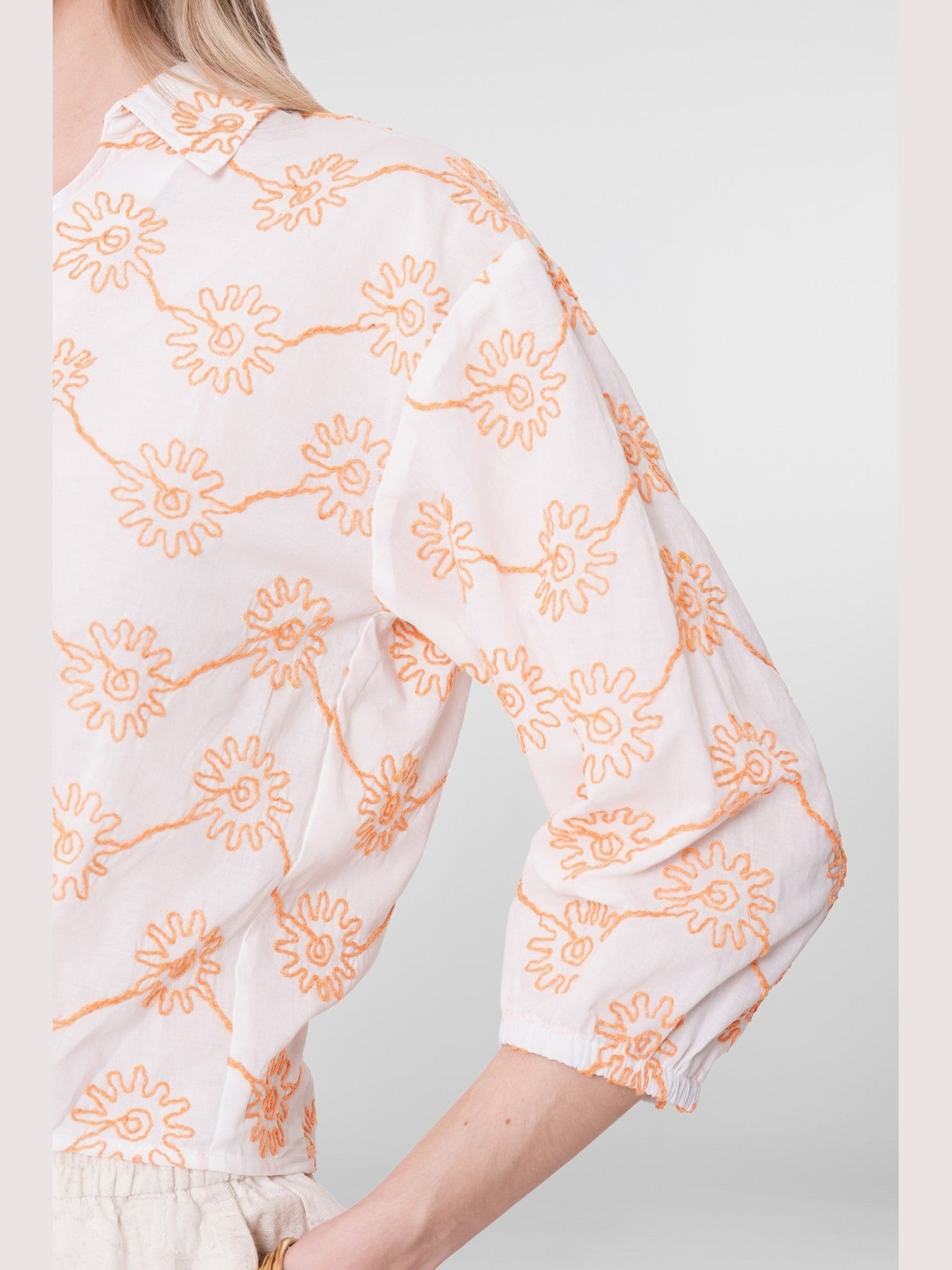 Blouse Borduursel Bloemen Wit/Peach - Castelijn mode