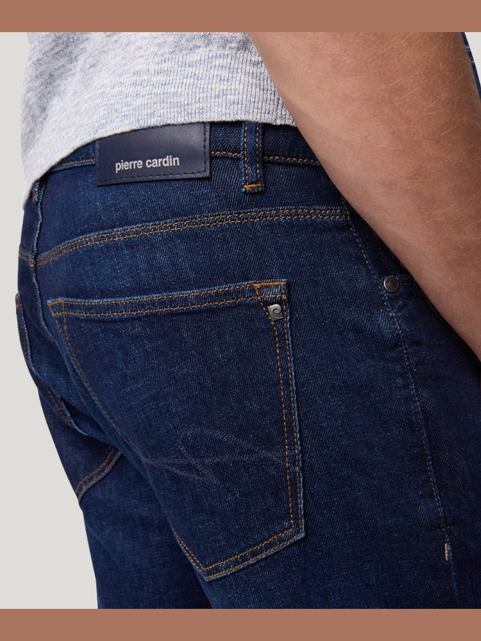 C7 34506.7787 PC - Lyon 6816 – Mustache - Castelijn mode