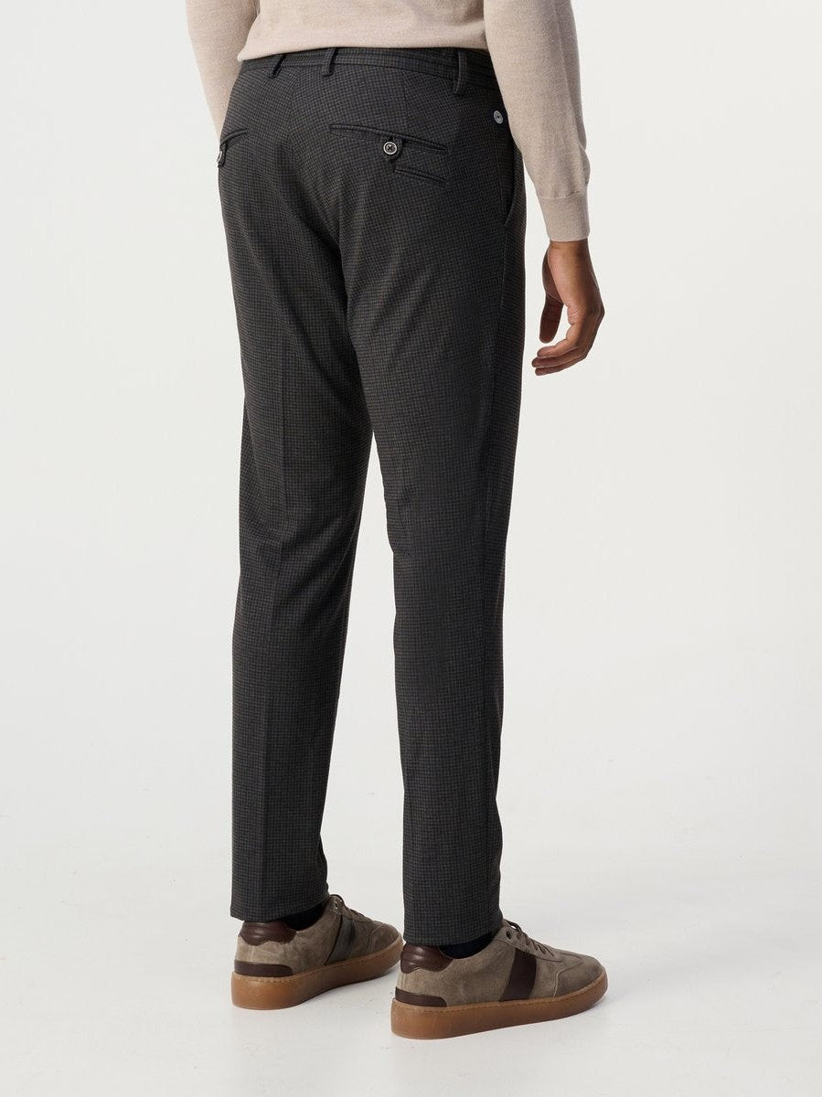 JAKEW24 - M18 Chino bruin/zwart - Castelijn mode