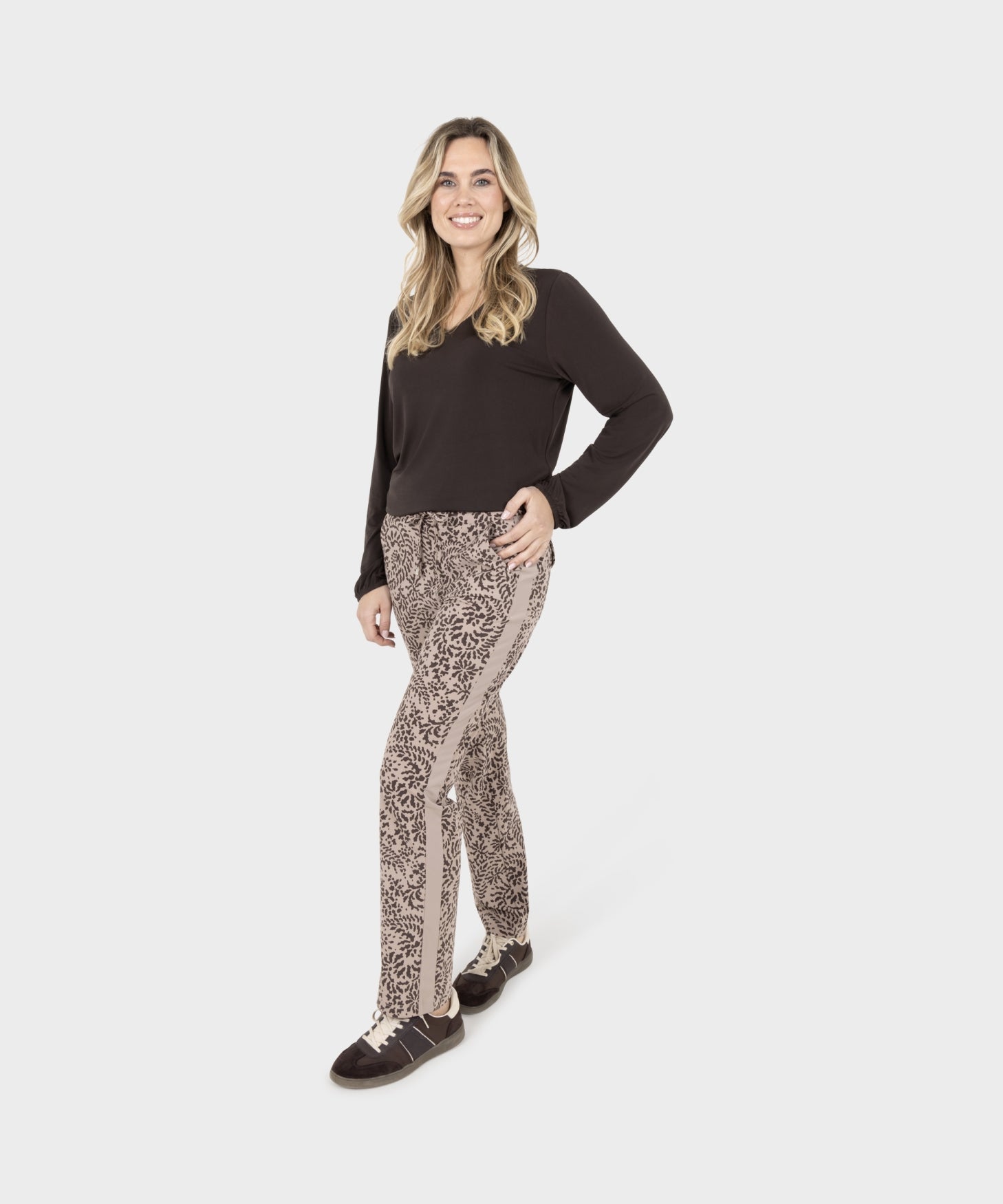 Josine Top V Hals Donkerbruin - Castelijn mode