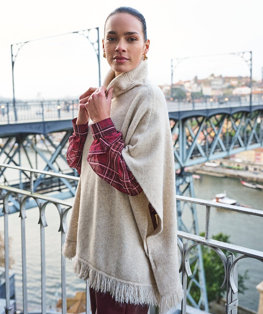 Poncho Col Franjes Beige - Castelijn mode