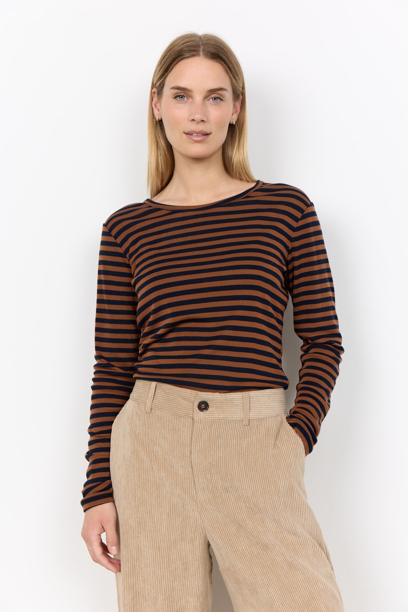 Helle Longsleeve Donkerblauw Camel