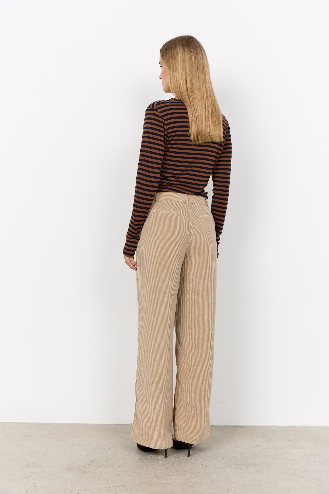 Helle Longsleeve Donkerblauw Camel
