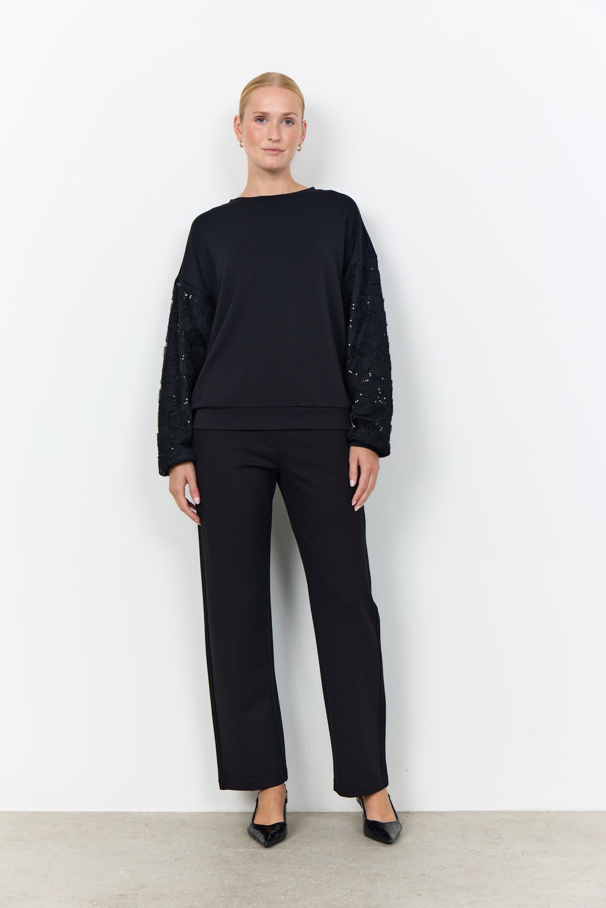 Banu Sweater Bloemenkant Zwart