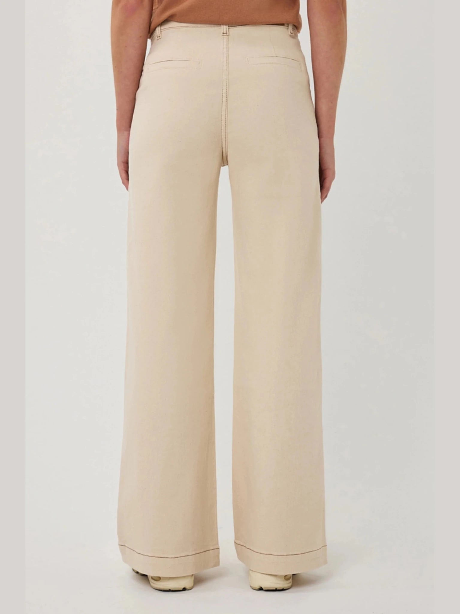 SP26.12020 Broek beige Wide - fit - Castelijn mode
