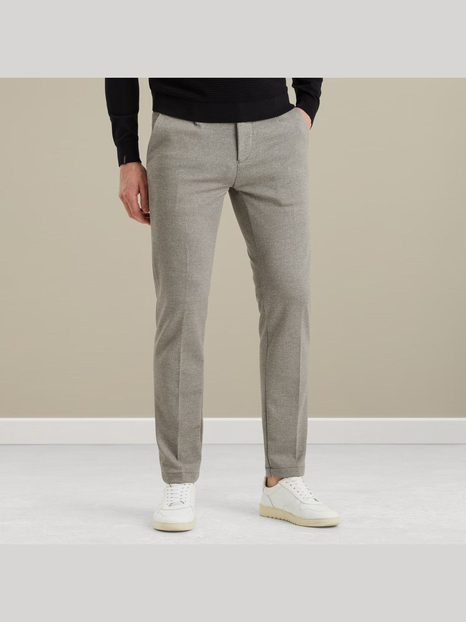 V11 Chino Relaxed Slim Fit Tapered Leg Structuur Zandkleur - Castelijn mode