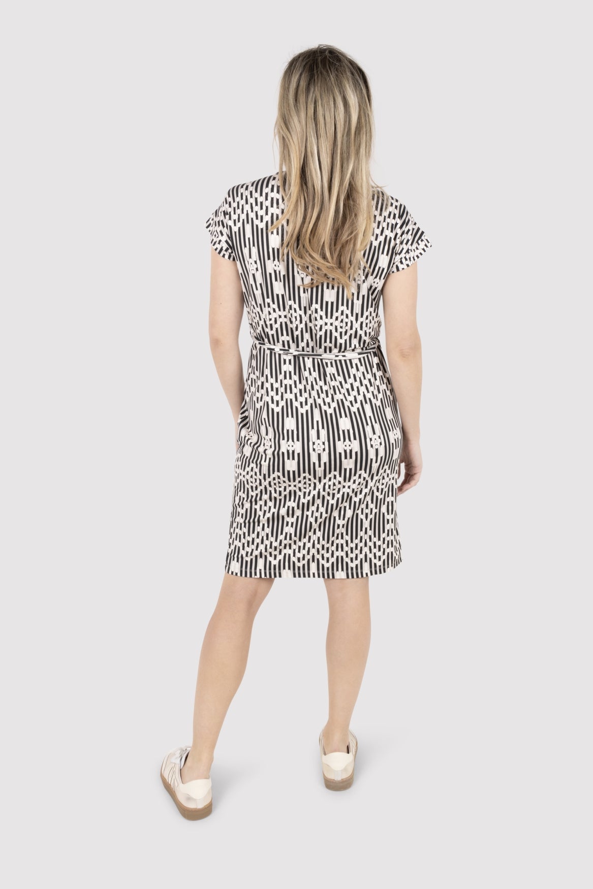 Zwart zand jurk Ella met viscose - Castelijn mode